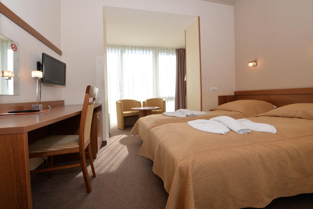 Zuvedra Hotel Palanga Ruang foto